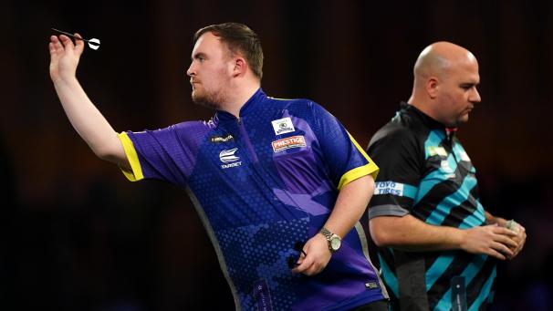 <p>Mit erst 16 Jahren zieht Luke Littler (links, gegen Rob Cross) ins Finale der Darts-WM ein.</p>