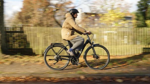 <p>S-Pedelecs unterstützen bis 45 km/h, sind kaum schwerer als normale E-Bikes und somit äußerst flexibel.</p>