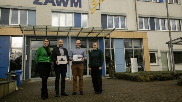 <p>Claudia Thissen, Etienne Simar (ZAWM), Bernard Godart (Ores) und Mareike Meinert (ZAWM)</p>