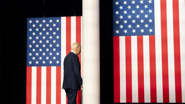 <p>Joe Biden verlässt die Bühne, nachdem er auf einer Wahlkampfveranstaltung am Montgomery County Community College eine Rede gehalten hat.</p>