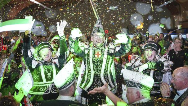 <p>Der neue Prinz und seine Pagen ließen sich in Kettenis feiern.</p>