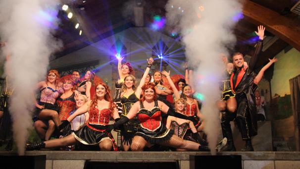 <p>Ein Hauch von Moulin Rouge in Moresnet: Die Showtänze kamen besonders gut an.</p>