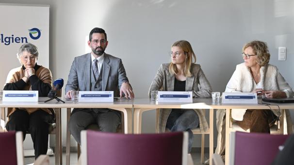 <p>Blickten am Dienstag auf das Seniorengeld: Giovanna Clarizia-Scholl, Minister Antonios Antoniadis, Nina Schäfer und Karin Cormann (v.l.).</p>