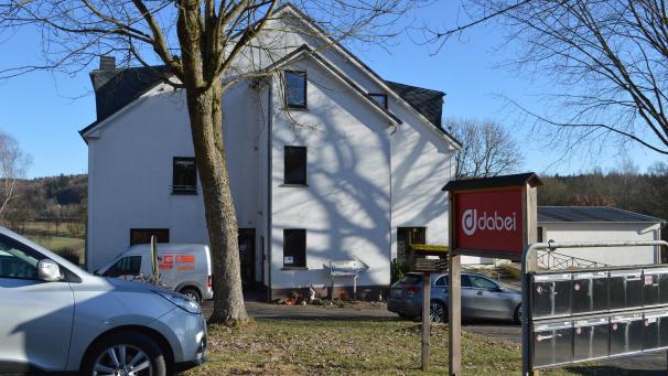 <p>Die VoG Dabei zieht 2024 in neue Räumlichkeiten. Die Räumlichkeiten im Alter Wiesenbacher Weg wird nach einer Renovierung Platz für neue Mieter und für neue Nutzungsmöglichkeiten entstehen.Fotos: Allan Bastin</p>