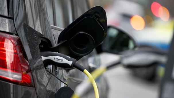 <p>Viele potenzielle E-Auto-Fahrer plagt die Reichweitenangst.</p>