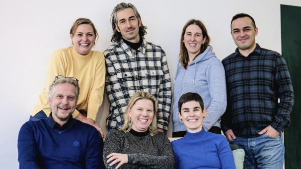 <p>Dieses Bild veröffentlichte die Lokalsektion Ecolo Eupen im Anschluss an die Pressekonferenz am Freitagmorgen. Es zeigt die wichtigsten Vertreter des „Green Team“: Obere Reihe, von links: ÖSHZ-Präsidentin Martine Engels, Daniel Offermann, Anne-Marie Jouck und Shqiprim Thaqi. Vordere Reihe, von links: Christophe Ponkalo, Bürgermeisterin Claudia Niessen und Schöffin Catherine Brüll.</p>