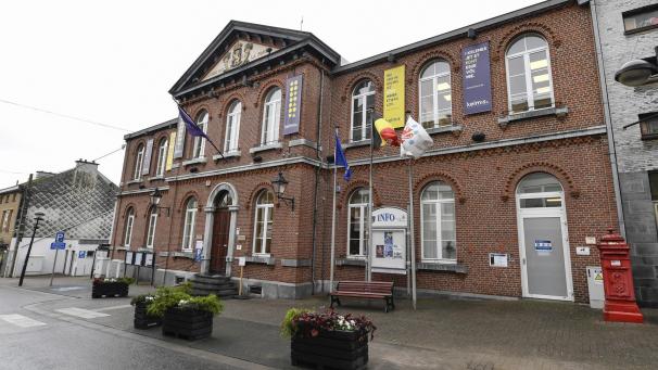 <p>Das Rathaus der Gemeinde Kelmis: Mit der schwierigen finanziellen Situation der Kommune beschäftigt sich am kommenden Montag auch das Parlament der Deutschsprachigen Gemeinschaft. Foto: David Hagemann</p>