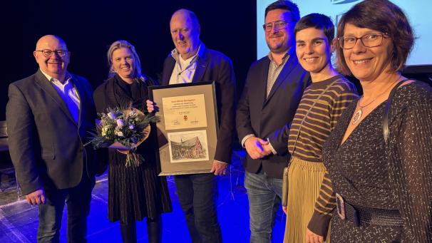 <p>Wurde offiziell verabschiedet: Eupens ehemaliger Sportschöffe Werner Baumgarten (3.v.l.) im Kreise des Kollegiums.</p>