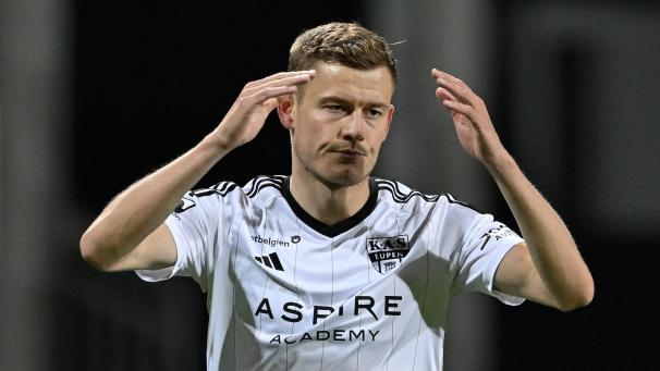 <p>Alfred Finnbogason erzielt auf Schalke den Ehrentreffer für die AS Eupen.</p>