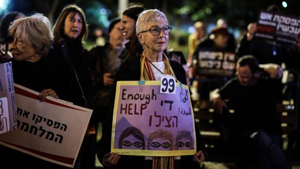 <p>Die Demonstratenwerfender Regierung vor, nicht genug zu tun, um die im Gazastreifen weiter festgehaltenen Geiseln nach Hause zu holen.</p>