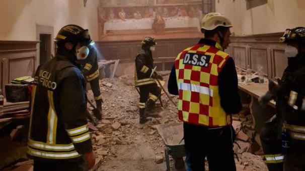 <p>Das Unglück ereignete sich in einem ehemaligen Kloster, das heute für Veranstaltungen genutzt wird. Die Decke kam herunter, während das Hochzeitspaar und seine Gäste tanzten.</p>