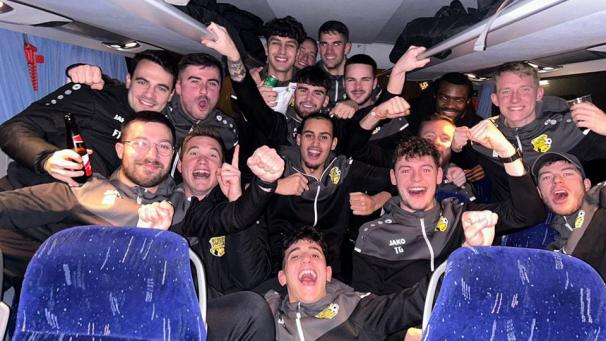 <p>Eine Busfahrt, die ist lustig: Der RFC Raeren-Eynatten nahm drei Punkte mit in die Heimat.</p>