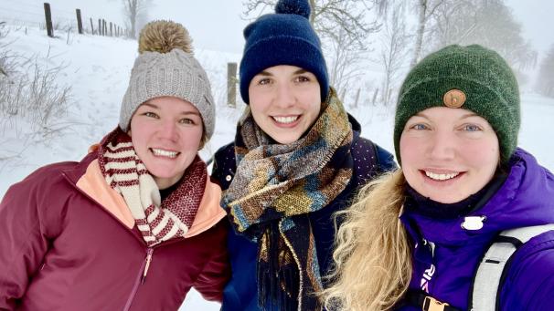 <p>Wandern im Schnee. Das erwartet die Teilnehmer am Benefizmarathon auch 2024.</p>