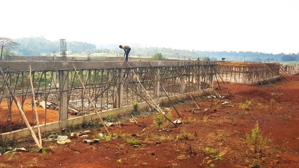 <p>Das Bild zeigt den Bau der Berufschule in Bure, finanziert von Menschen für Menschen.</p>