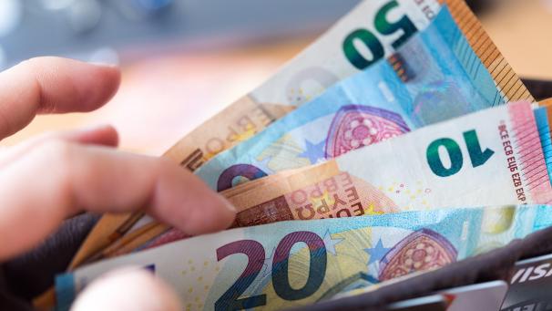 <p>Viele Arbeitnehmer könnten in Zukunft von einer Erhöhung des Grundgehaltes profitieren.</p>