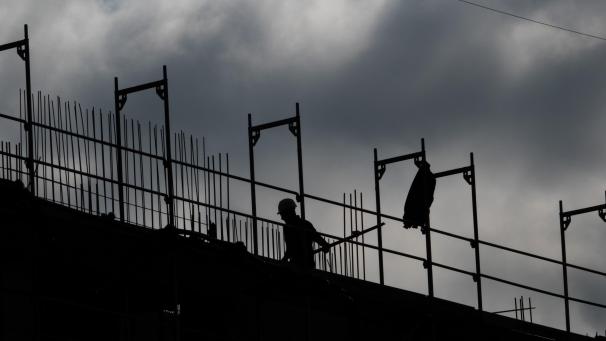 <p>Menschen sollen schneller in die Arbeitswelt zurück.</p>