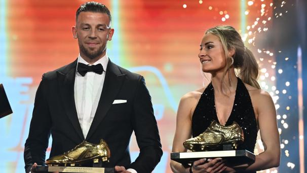 <p>Toby Alderweireld und Tessa Wullaert gewannen den Goldenen Schuh am Donnerstag.</p>