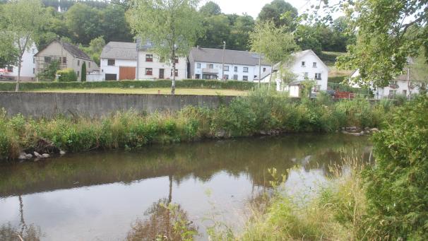 <p>Die Our durchfließt die Ortschaft Schönberg in der Stadtgemeinde St.Vith.</p>