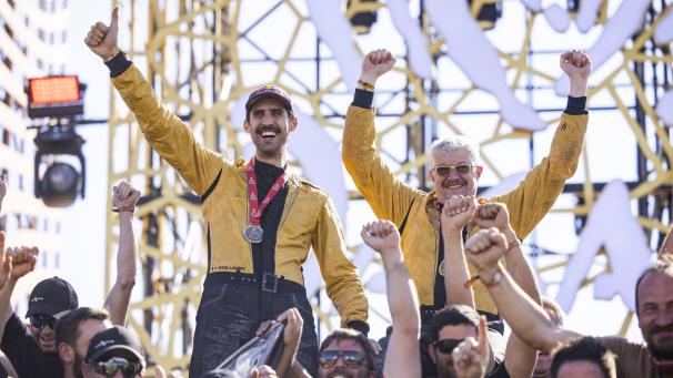 <p>Jubel bei Guillaume de Mévius und Xavier Panseri über den zweiten Platz.</p>