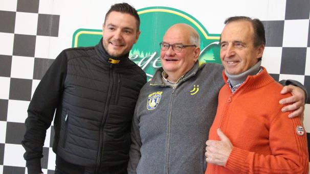 <p>Gute Laune in Bastogne: die Topfahrer Cédric Cherain (links) und Jean-Pierre Vandewauwer (rechts) mit Organisationsleiter Pierre Delettre.</p>