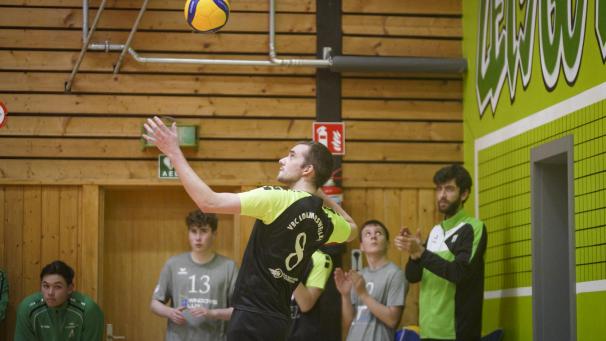 <p>Ball und Punkte im Visier: Lommersweiler siegt verdient in Olne und zieht in der Tabelle am direkten Konkurrenten vorbei.</p>