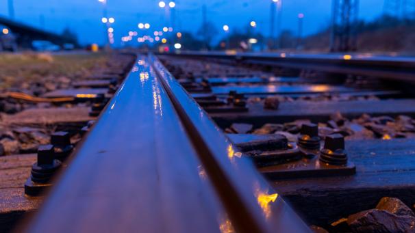 <p>Die Gewerkschaft Deutscher Lokomotivführer (GDL) hat zu einem sechstägigen Streik bei der Deutschen Bahn aufgerufen.</p>