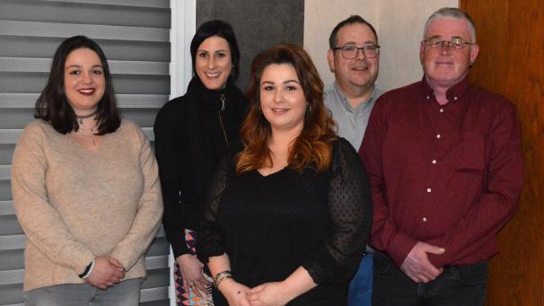 <p>Haben im Rahmen der Facebook-Gruppe „Cash Bancontact – Ja so nicht“ zusammengefunden: Jana Hermann, Marina Schwall, Anja Schmitt, Stefan Hoffmann und Jurgen Hermann (v.l.n.r.).</p>