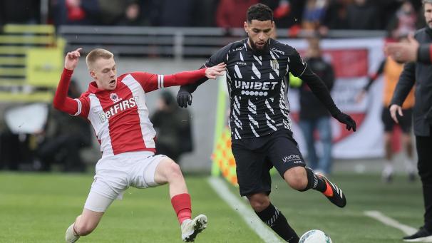 <p>Verlässt Arthur Vermeeren (links) die 1. Division?</p>