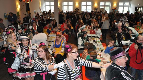 <p>Dem Festsaal des Hotels Bosten wird wieder (jeckes) Leben eingehaucht.</p>