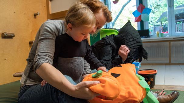 <p>Kommunikation ist alles: Dann klappt es auch mit der Auswahl des Kostüms für Karneval.</p>