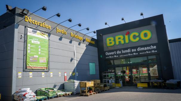 <p>Ein Blick von außen auf die Brico-Filiale in Jemeppe-Sur-Sambre</p>