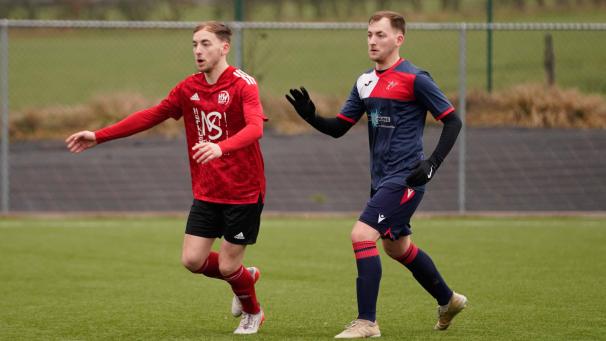 <p>In der kommenden Saison laufen Yannick (links) und Marius Dederichs (rechts) wieder gemeinsam auf den Platz.</p>