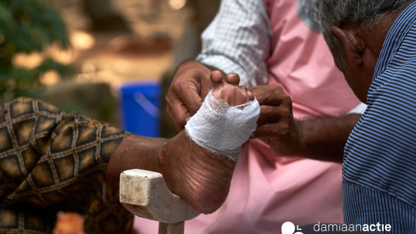 <p>Behandlung eines Leprakranken</p>