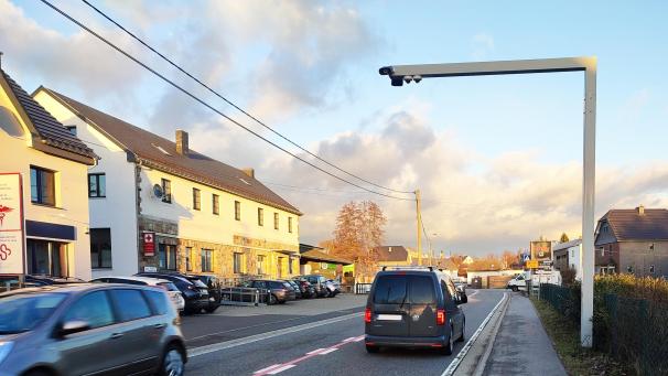 <p>Auf der N 658 zwischen Amel und Mirfeld wird seit Anfang Dezember die Geschwindigkeit gemessen.</p>