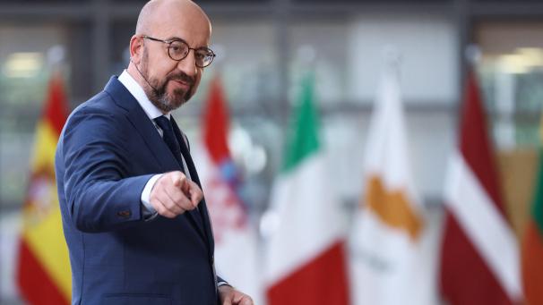 <p>Am Freitagabend wurde bekannt, dass Charles Michel nun doch auf eine Kandidatur bei den Europawahlen verzichten wird. Michel sollte die frankofonen Liberalen der MR als Spitzenkandidat durch den Wahlkampf führen.</p>