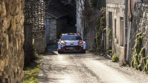 <p>Thierry Neuville konnte sich am Samstag vor Sébastien Ogier behaupten.</p>