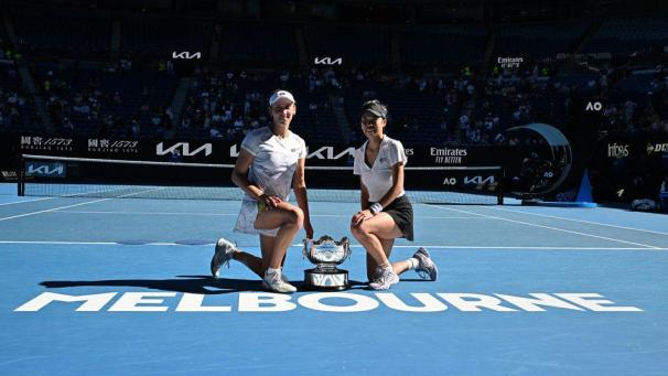 <p>Die Belgierin hat sich die vierte Grand-Slam-Trophäe im Doppel gesichert.</p>