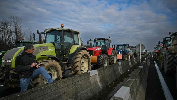 <p>Die Gewerkschaften haben von der Regierung konkrete Maßnahmen zur Behebung ihrer Missstände gefordert.</p>
