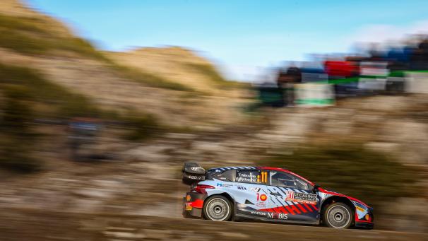 <p>Thierry Neuville und Copilot Martijn Wydaeghe im Hyundai auf dem Weg zum Sieg bei der Rallye Monte Carlo.</p>