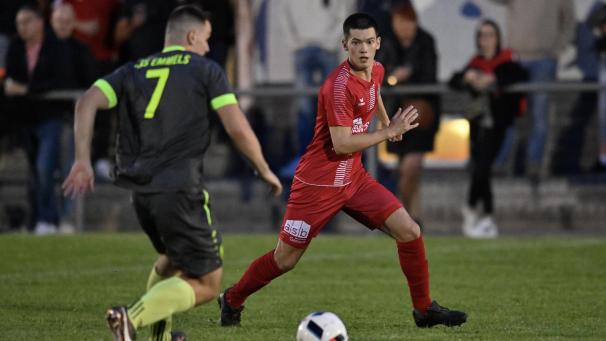 <p>Recht und Emmels lieferten sich in der zweiten Halbzeit einen offenen Schlagabtausch.</p>