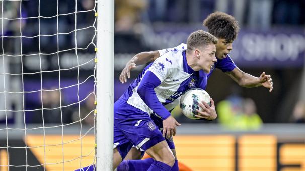 <p>Jetzt aber schnell! Thorgan Hazard trifft in der Nachspielzeit zum 2:2.</p>