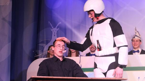 <p>Marvin Jost und Loïc Jouck schauten in die Zukunft der Pflege.</p>