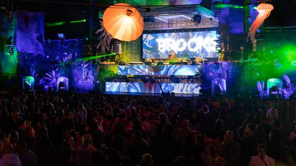 <p>Das Trakasspa-Festival steht für aufwendige Bühnenbilder und ausgefallene Deko.</p>