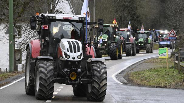 <p>Der Traktorzug setzte sich am Mittwochmorgen in Richtung Steinebrück in Bewegung.</p>