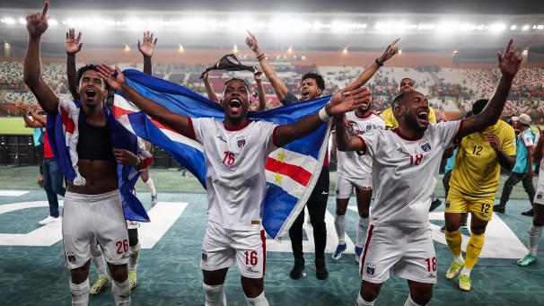 <p>Ausgelassene Stimmung: Die Kapverdier feiern nach dem Sieg gegen Mauretanien den historischen Einzug ins Viertelfinale des Afrika Cups.</p>