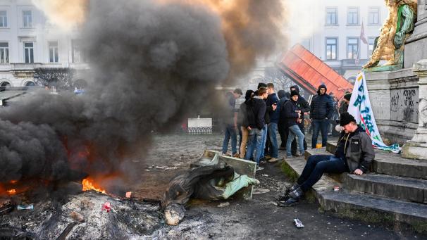 <p>Im Zentrum der Hauptstadtdemonstrieren nach Schätzungen 1.300 Bauern mit Traktoren.</p>