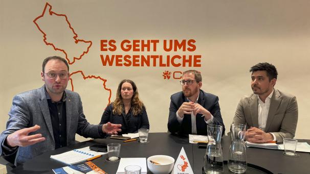 <p>Jean-Paul Bastin, Elena Theissen, Jérôme Franssen und Cliff Wirajendi (v.l.) während der Pressekonferenz in Eupen.</p>