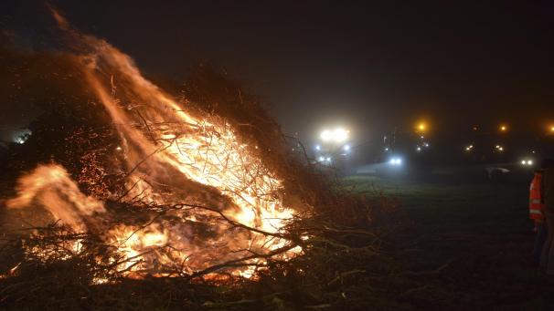 <p>Das Mahnfeuer fand auf einem Feld zwischen Elsenborn und Bütgenbach statt.</p>