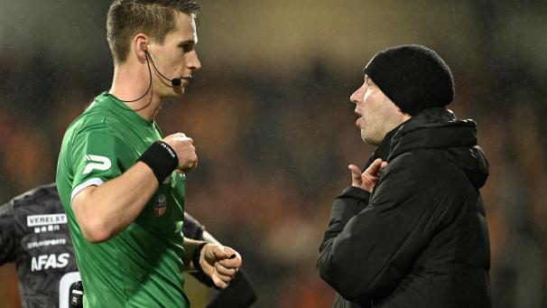 <p>Schiedsrichter Simon Bourdeaud'hui und AS-Trainer Florian Kohfeldt.</p>