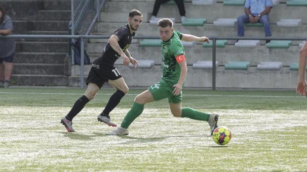 <p>Colin Blezer (rechts) zeigte sich angesichts der Umstände zufrieden mit dem Punkt im Derby.</p>